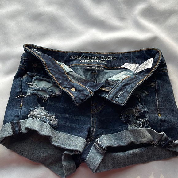 American Eagle Outfitters ripped style blue jean shorts.  Young ladies size 0. - Picture 3 of 3